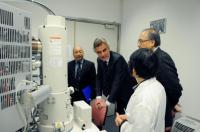Prof. Castelein (2nd from left) visits our Core Laboratories